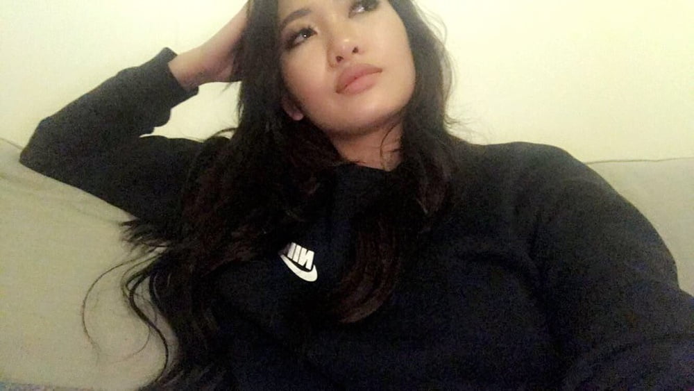 Chica asiática carga 4
 #105190667