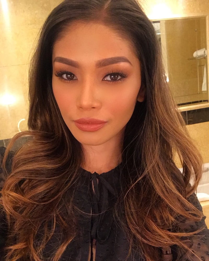 Chica asiática carga 4
 #105190683