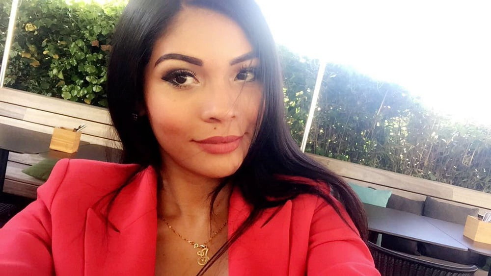 Chica asiática carga 4
 #105190732