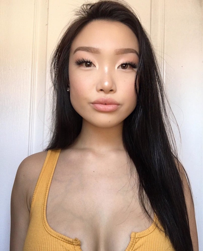 Chica asiática carga 4
 #105190782