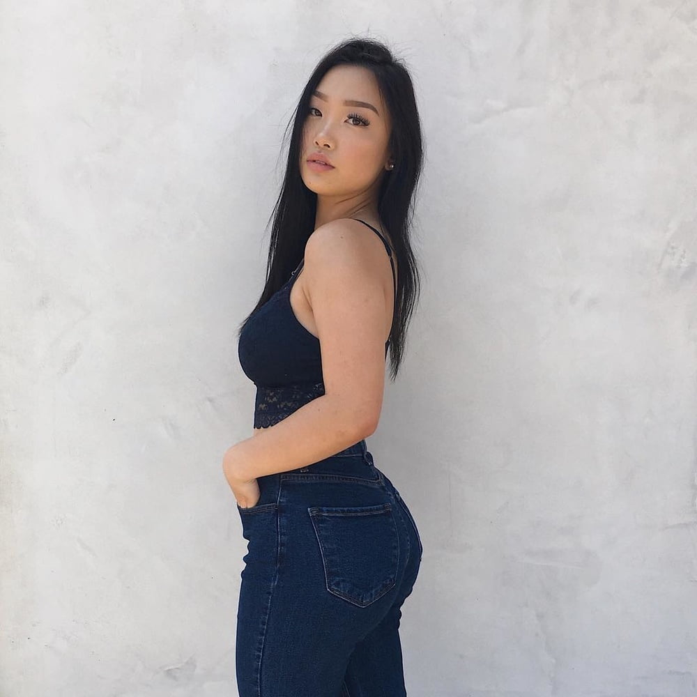 Chica asiática carga 4
 #105190788