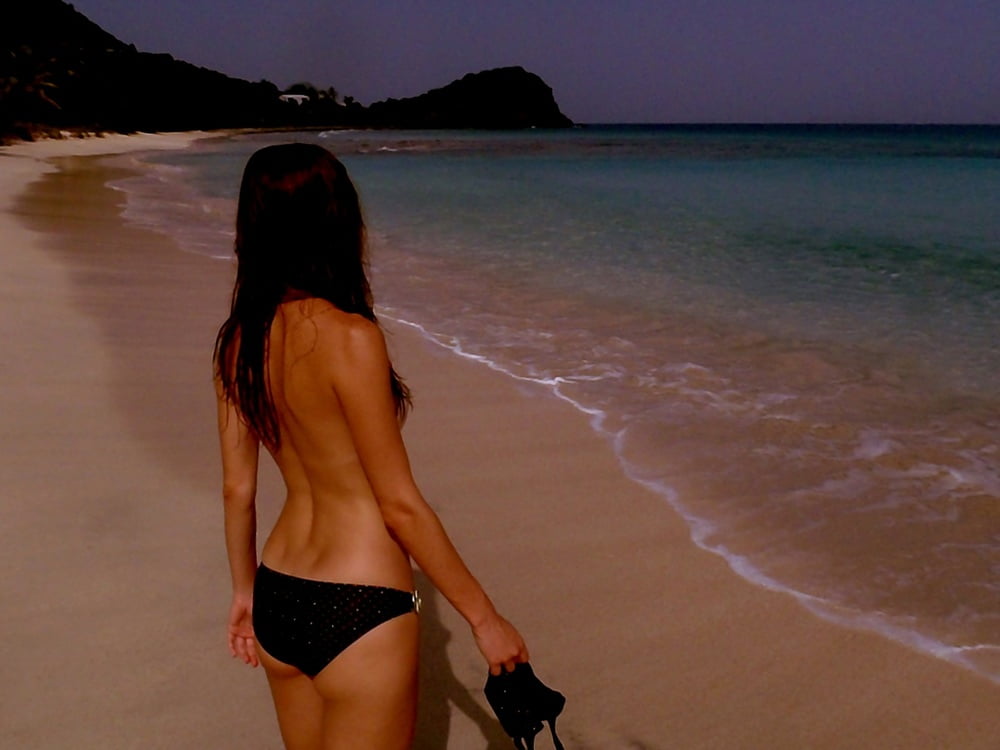 休暇中のセクシーな女性たち
 #103180229