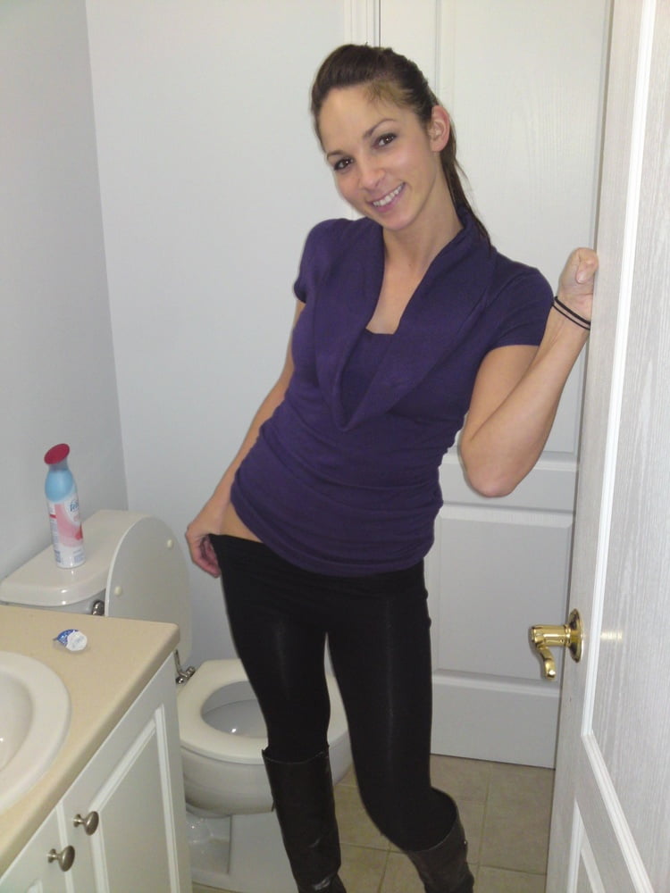 休暇中のセクシーな女性たち
 #103180231