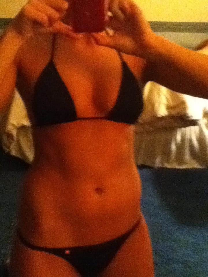 休暇中のセクシーな女性たち
 #103180242