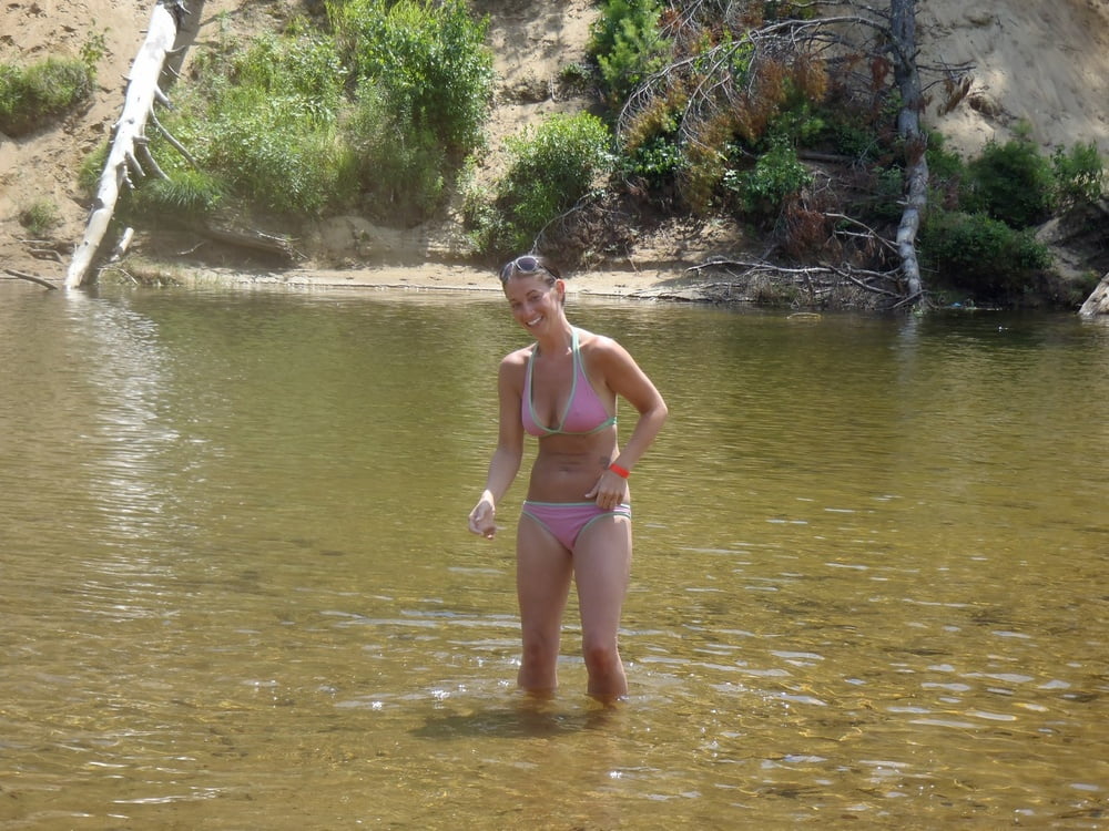 休暇中のセクシーな女性たち
 #103180244