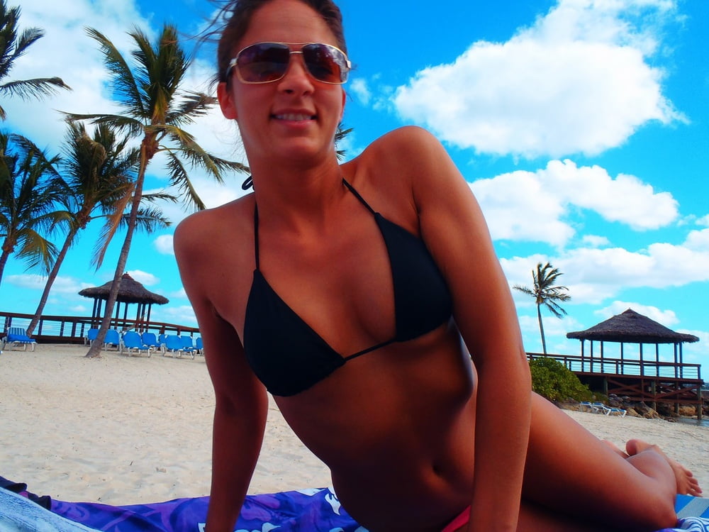 休暇中のセクシーな女性たち
 #103180251