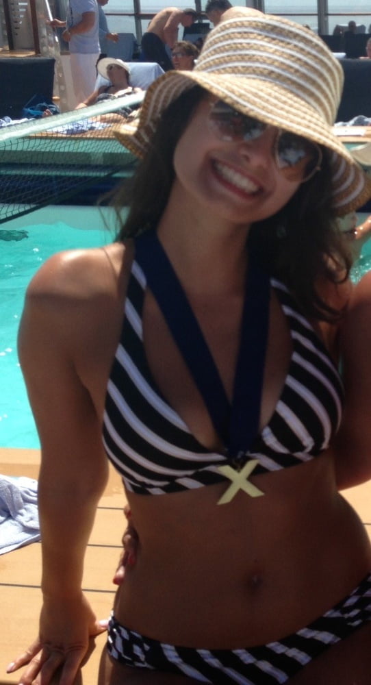 休暇中のセクシーな女性たち
 #103180290