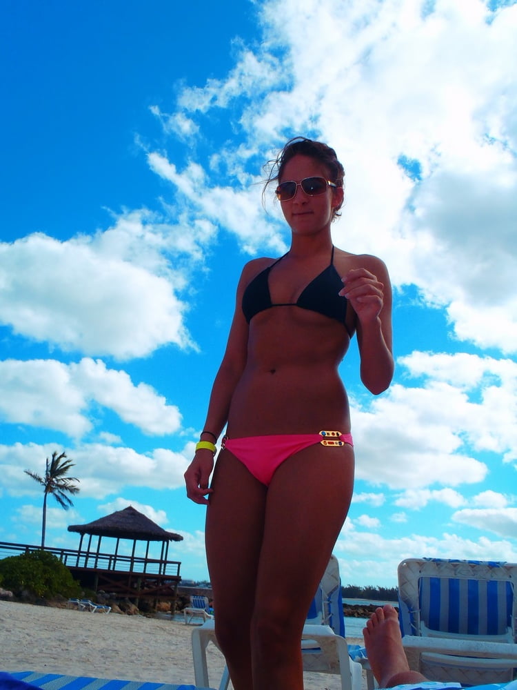 休暇中のセクシーな女性たち
 #103180293