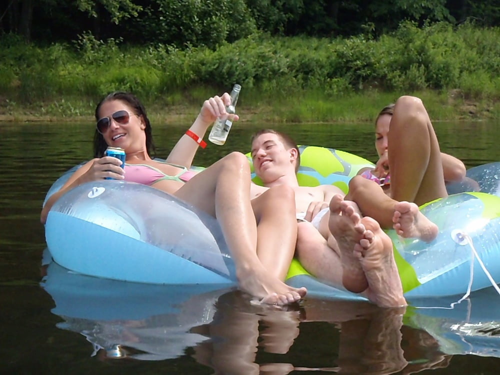 休暇中のセクシーな女性たち
 #103180295