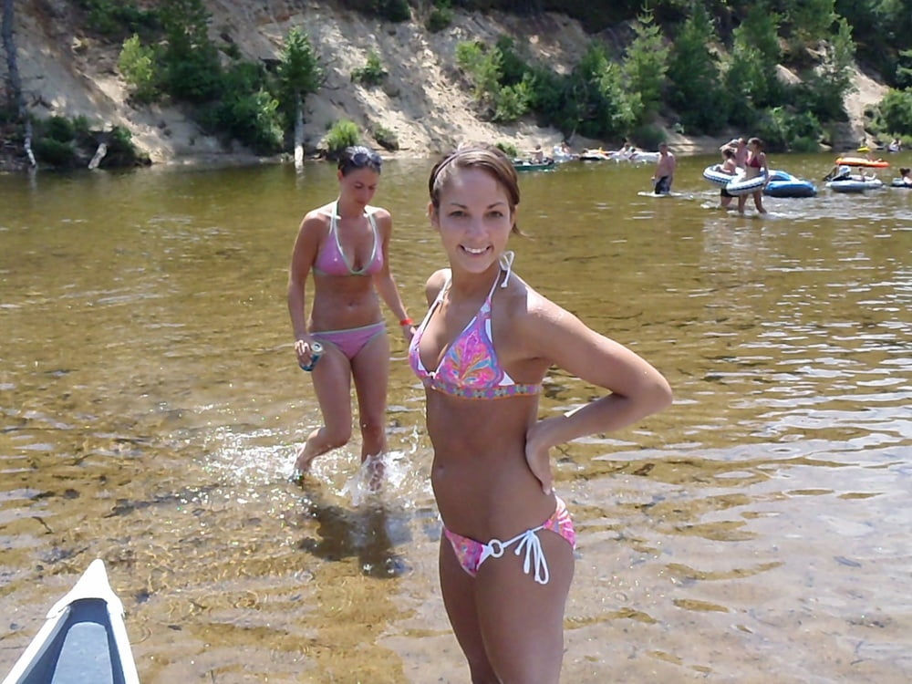 休暇中のセクシーな女性たち
 #103180322