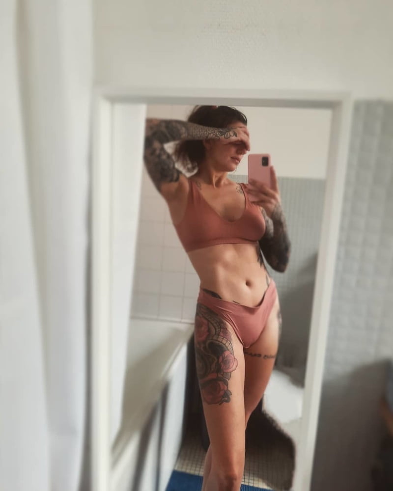 Vanessa francesa tatou puta
 #80408344