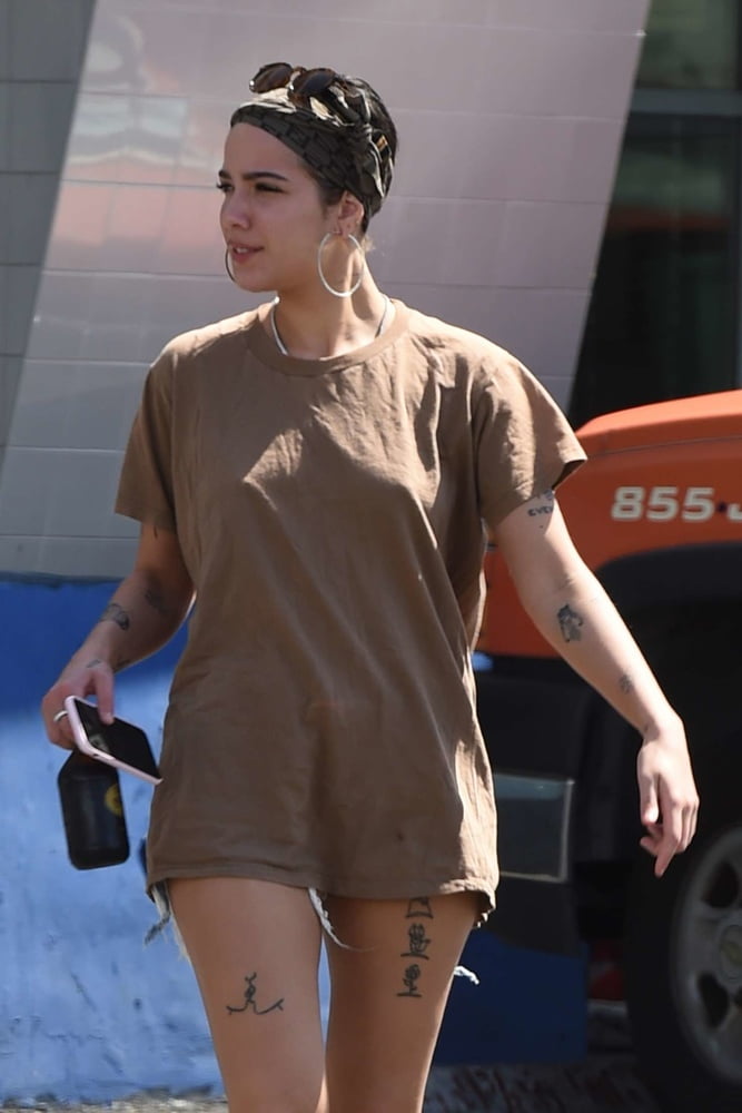 Halsey nue et chaude
 #90996509