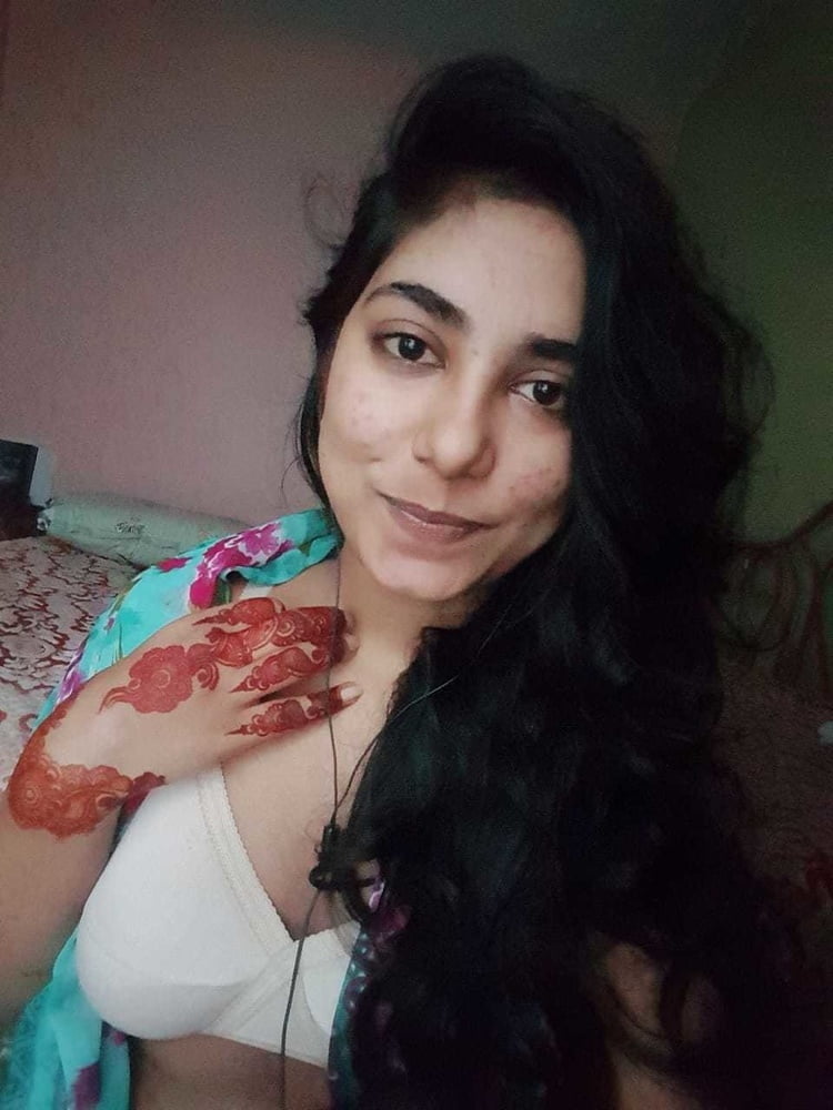 恥ずかしがり屋のパキスタン人女性
 #101450165