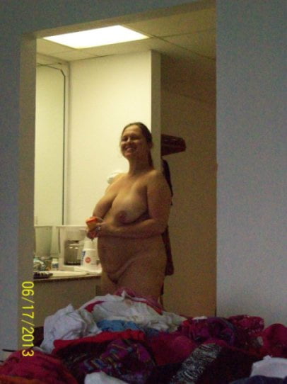 9. Femme mature et potelée baise son mari
 #80115762