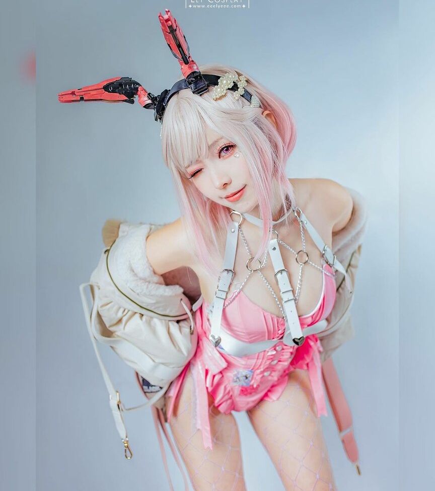 Eeelyeee nackt #108272355