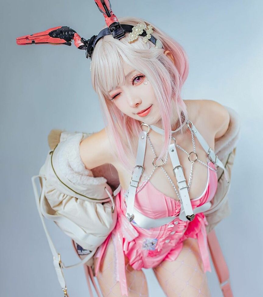 Eeelyeee nackt #108272360