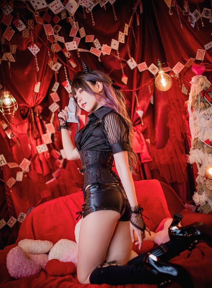 Eeelyeee nackt #108272368