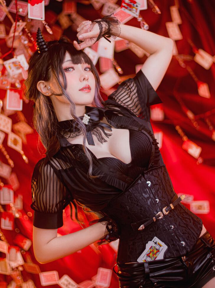 Eeelyeee nackt #108272385