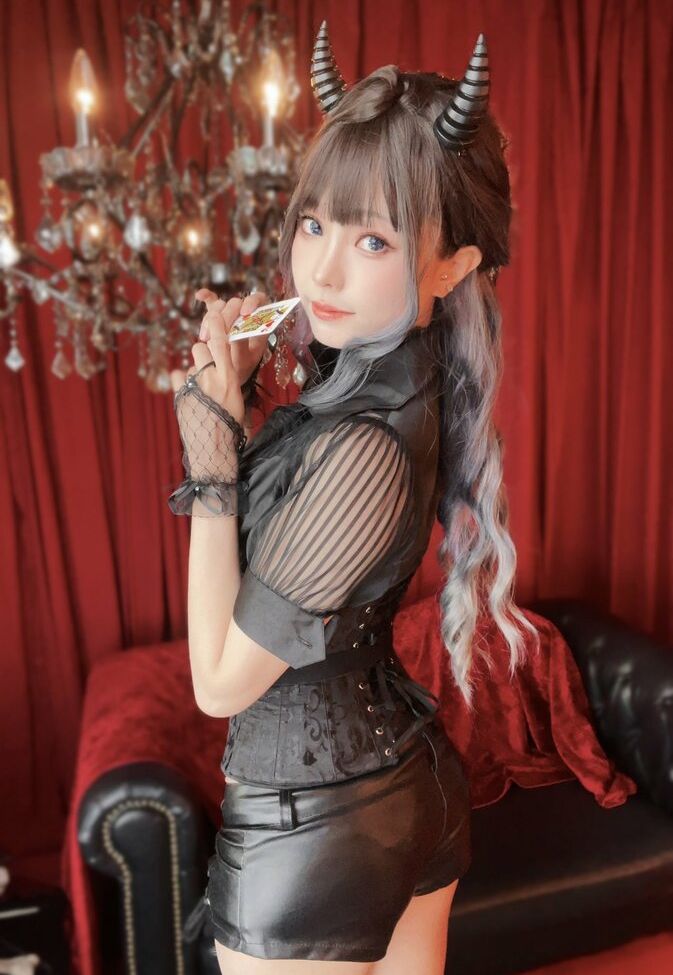 Eeelyeee nackt #108272413