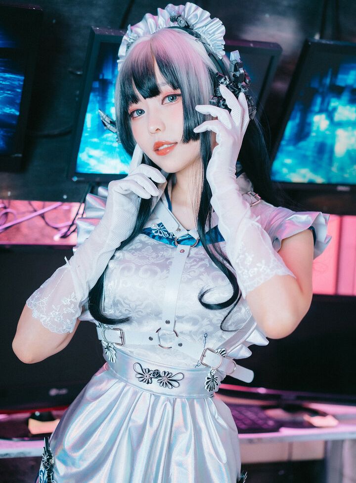 Eeelyeee nackt #108272449