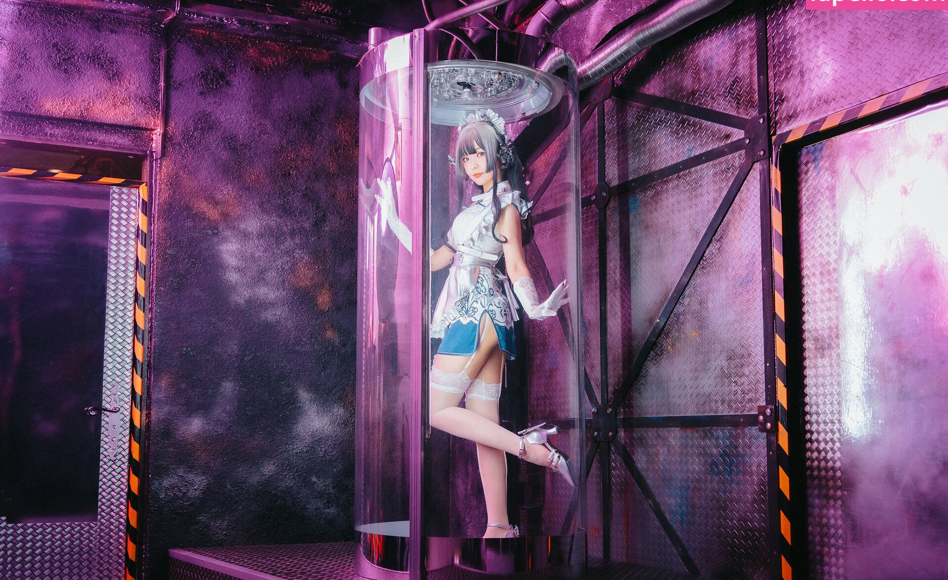 Eeelyeee nackt #108272457