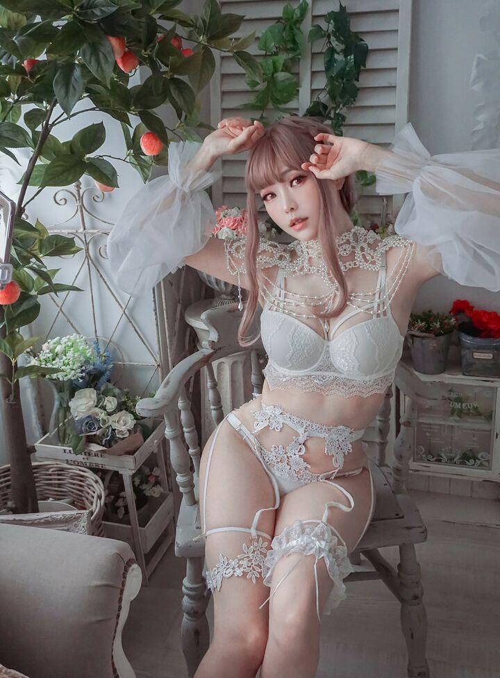 Eeelyeee nackt #108272466