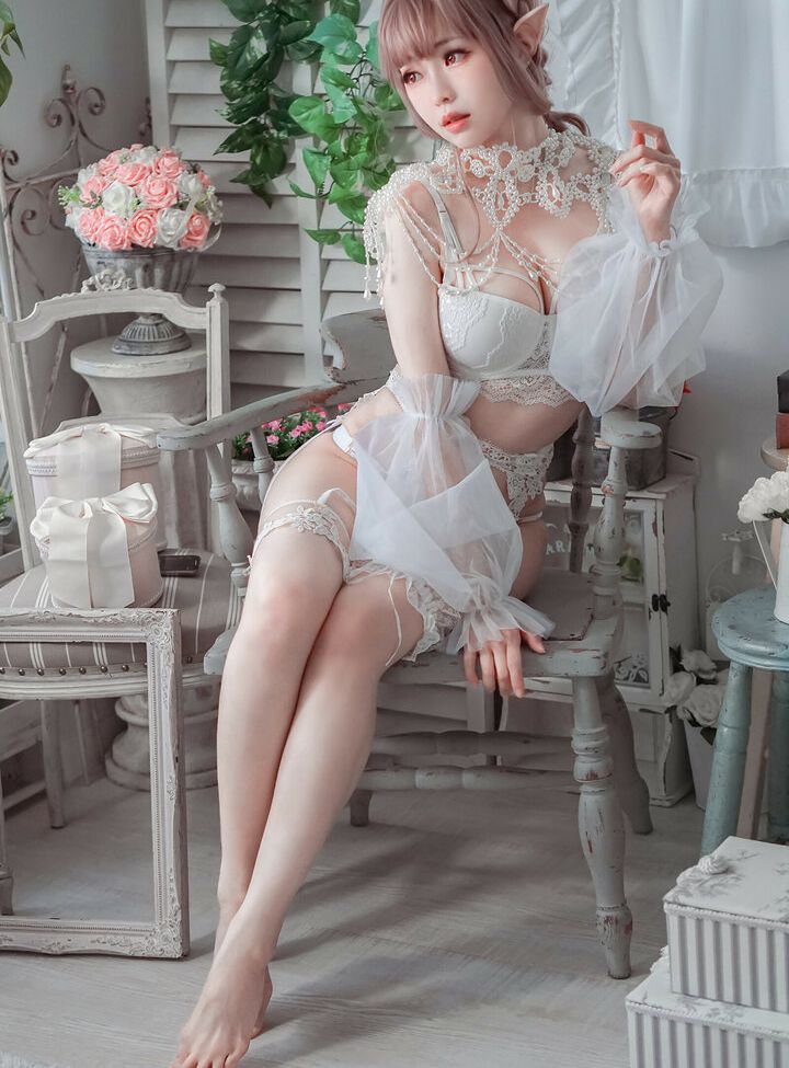 Eeelyeee nackt #108272475