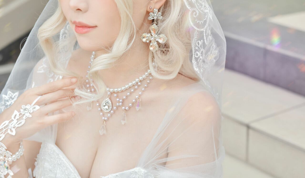 Eeelyeee nackt #108272504