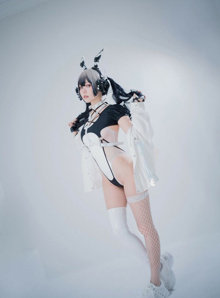 Eeelyeee nackt #108272683