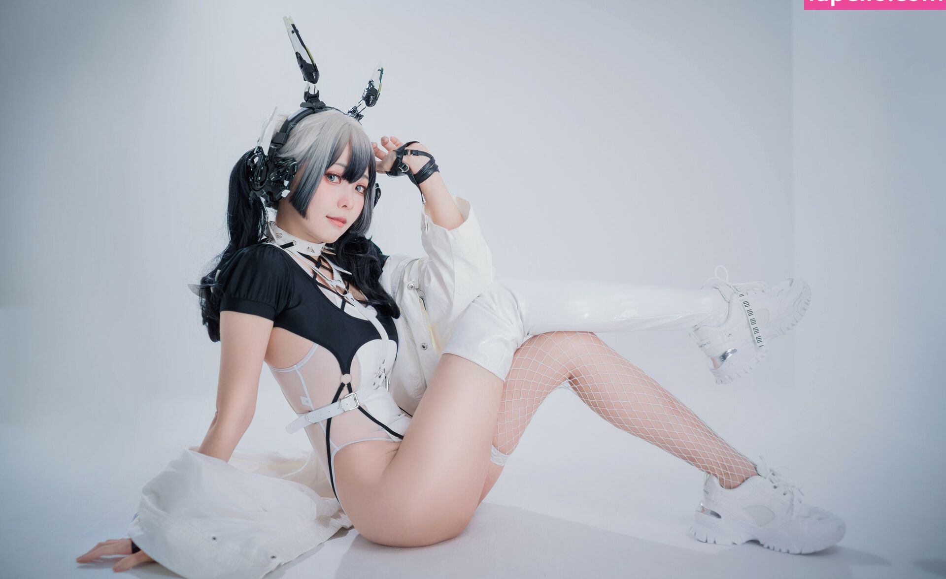 Eeelyeee nackt #108272686