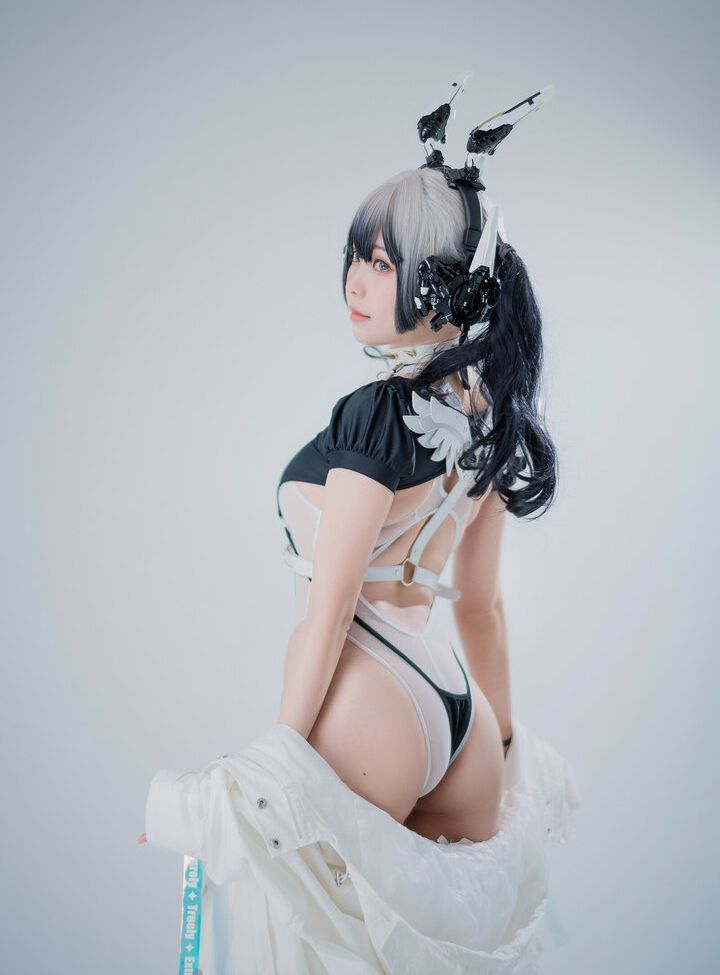 Eeelyeee nackt #108272702