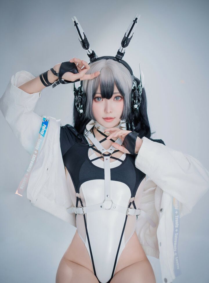 Eeelyeee nackt #108272711