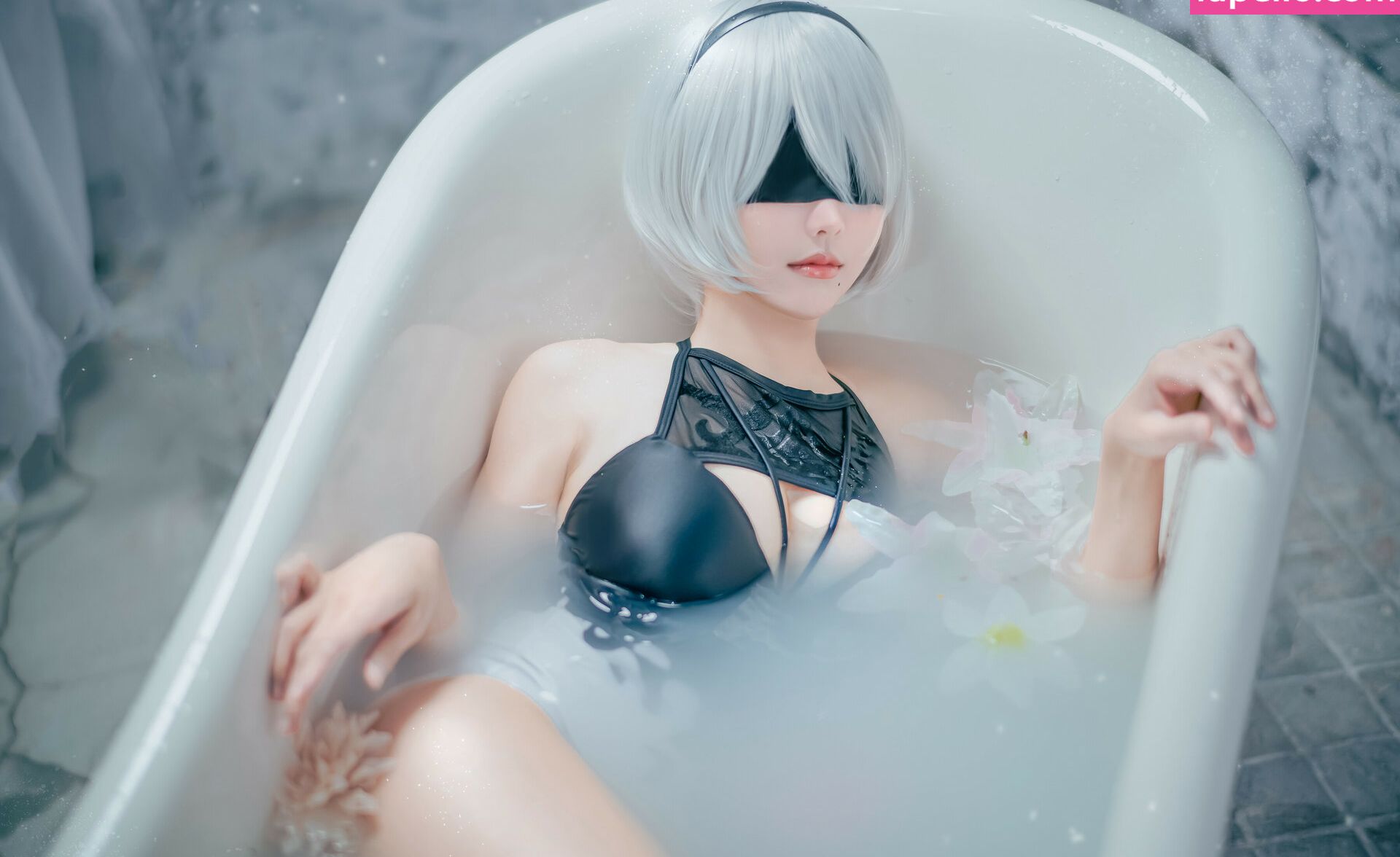 Eeelyeee nackt #108272729