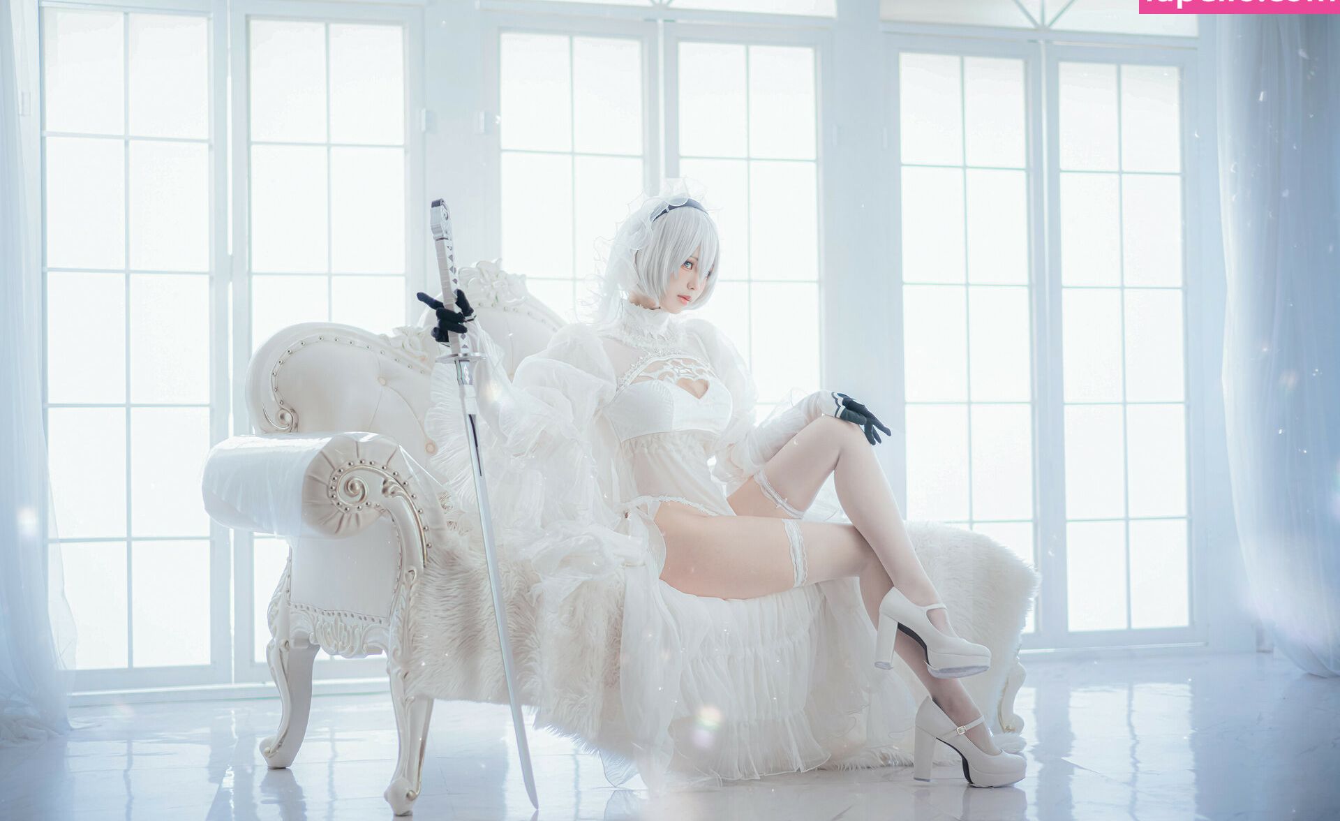 Eeelyeee nackt #108272773