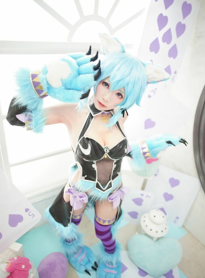 Eeelyeee nackt #108272827