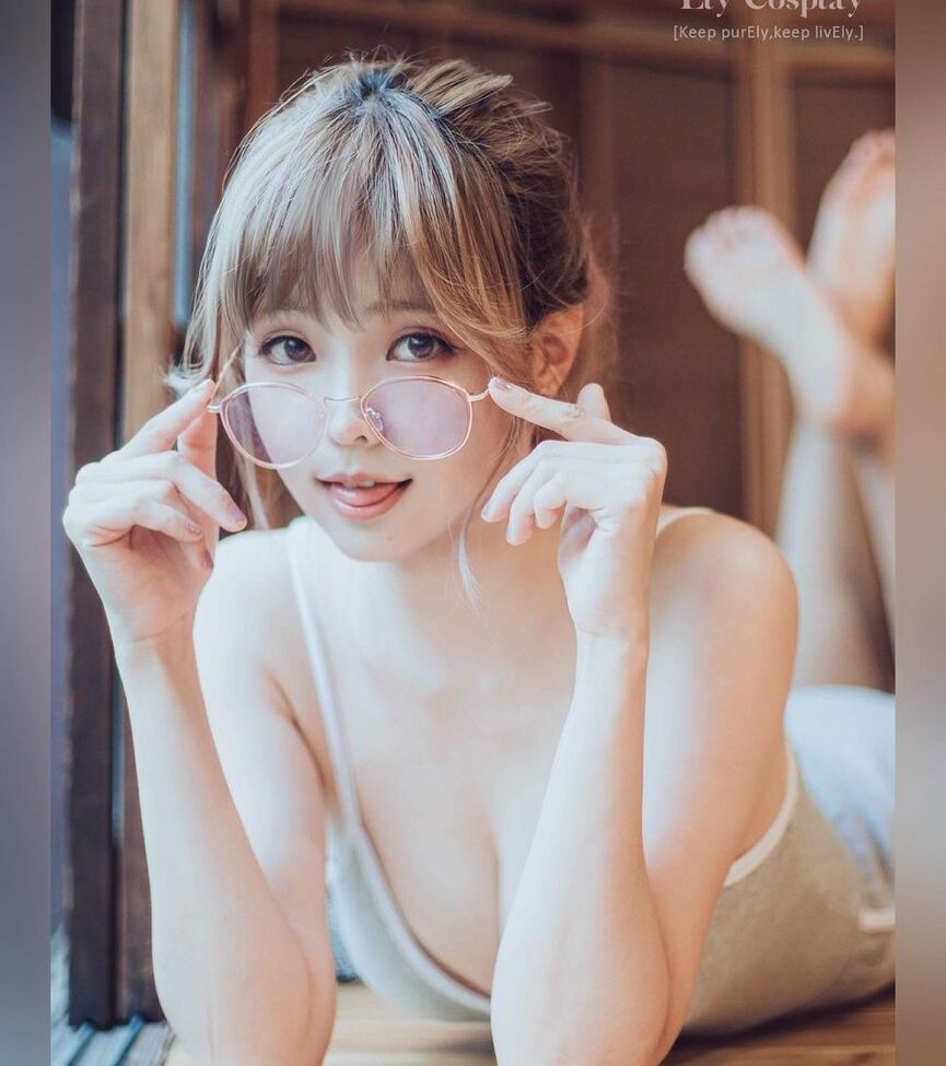 Eeelyeee nackt #108272841