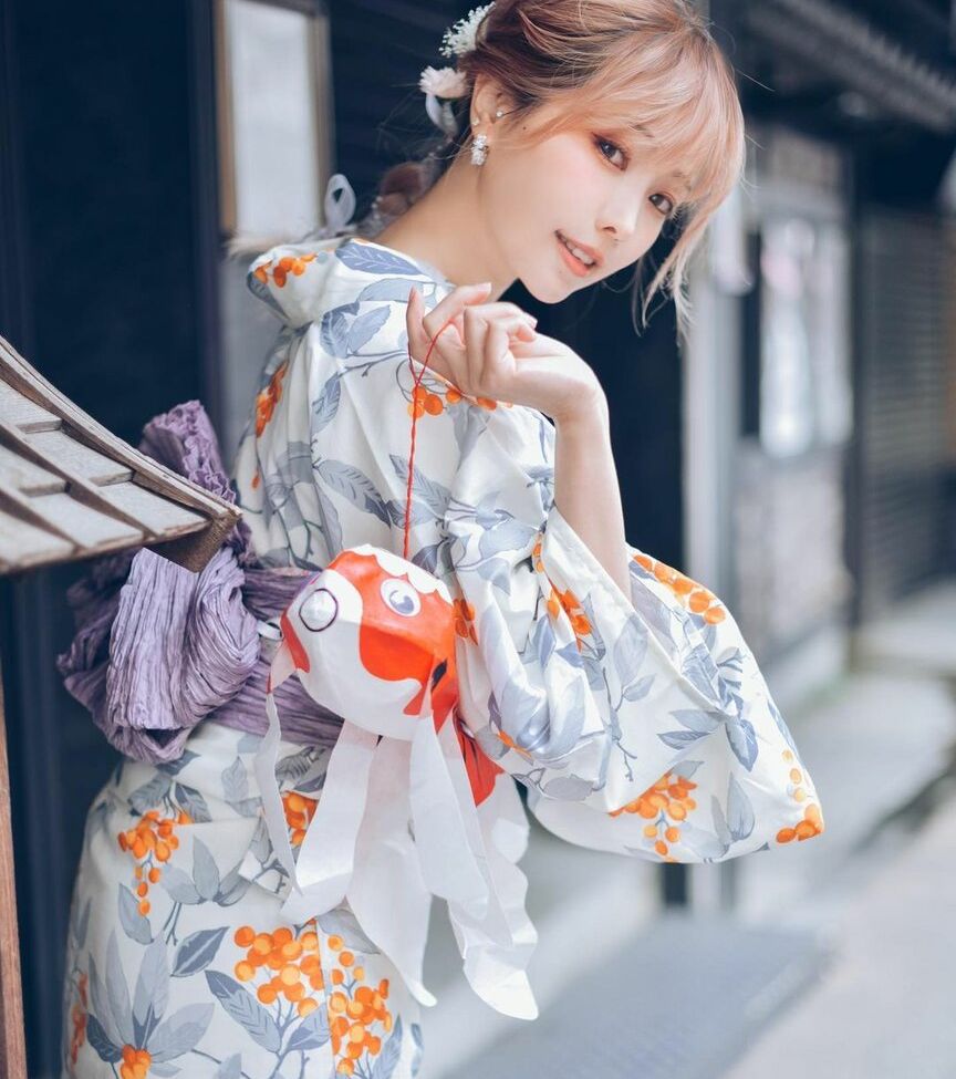 Eeelyeee nackt #108272862