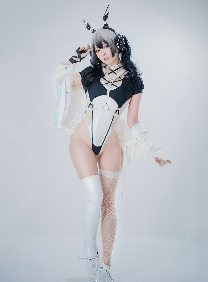 Eeelyeee nackt #108272885