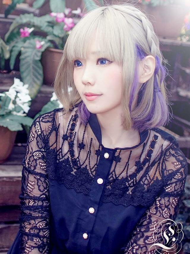 Eeelyeee nackt #108272927