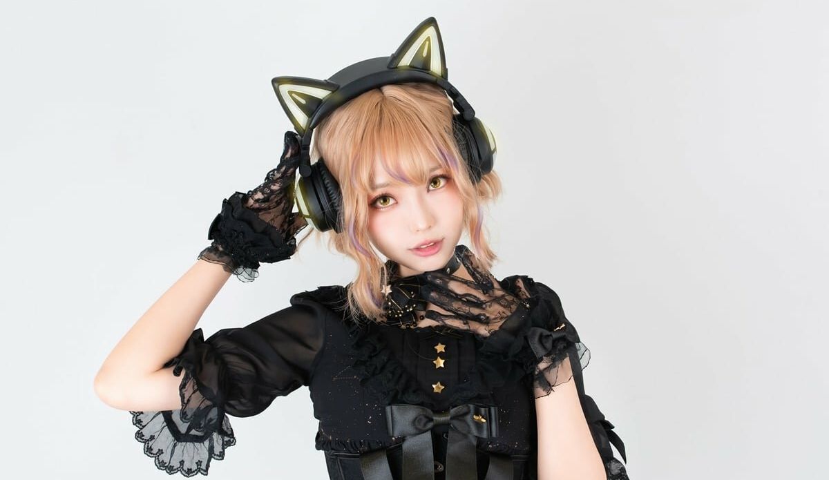 Eeelyeee nackt #108272950