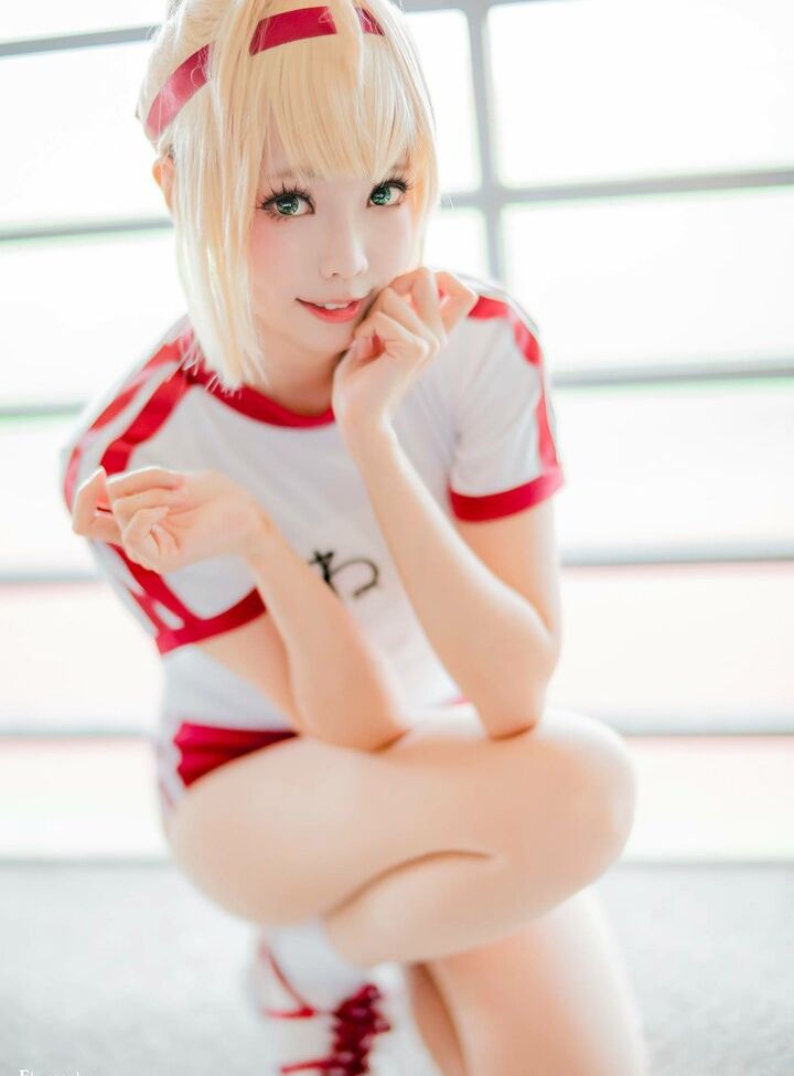 Eeelyeee nackt #108272954