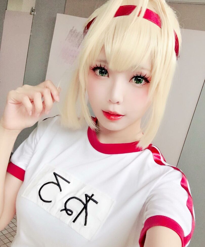 Eeelyeee nackt #108272955