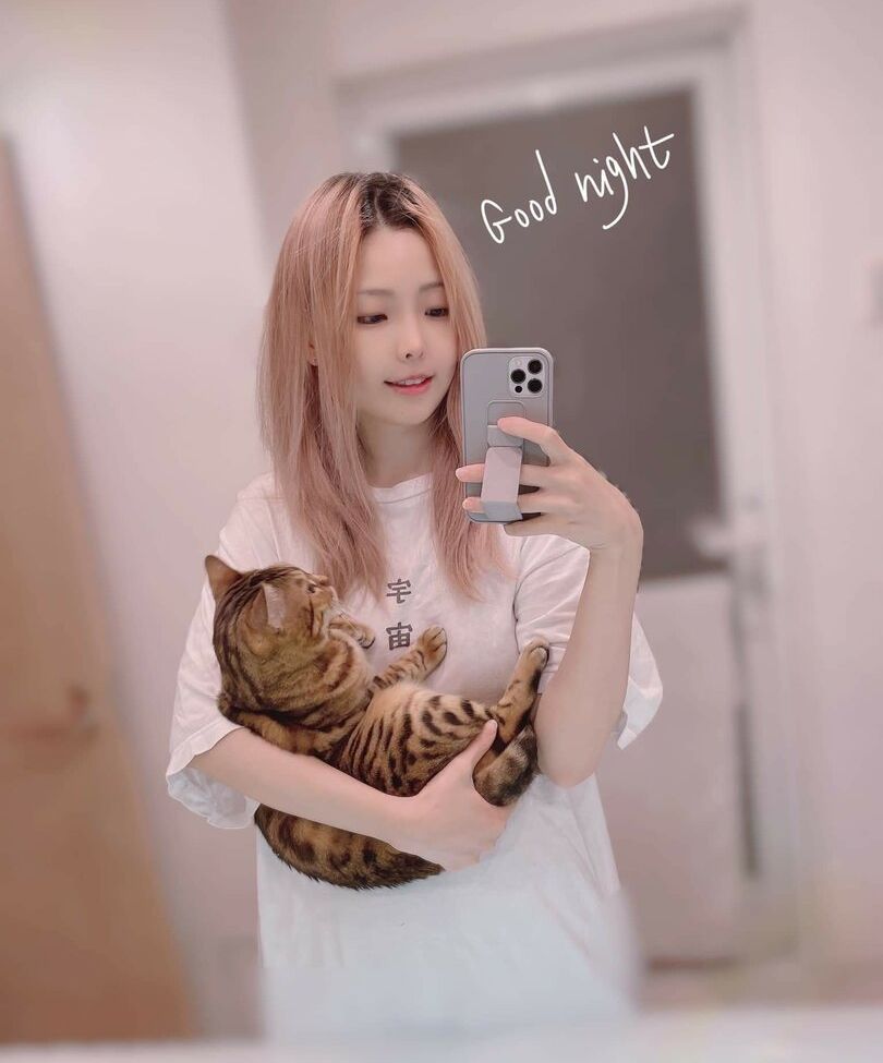 Eeelyeee nackt #108272963