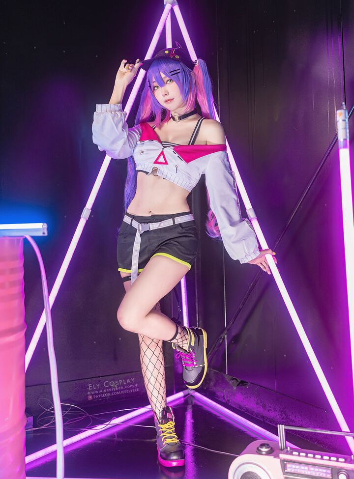 Eeelyeee nackt #108272971