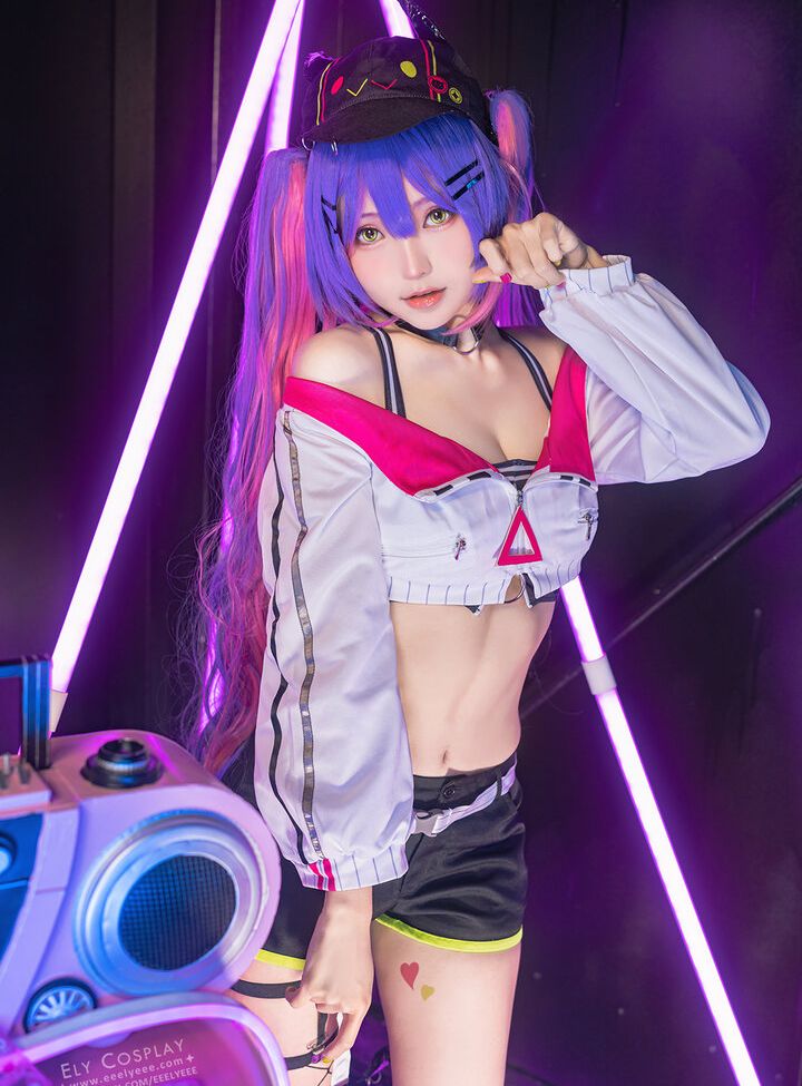 Eeelyeee nackt #108272972