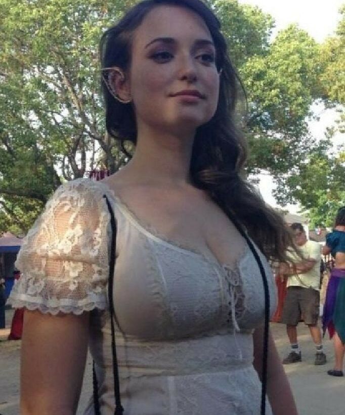 Milana Vayntrub nackt #108889154