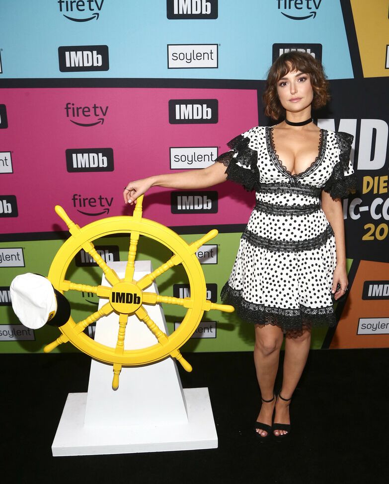 Milana Vayntrub nackt #108889157