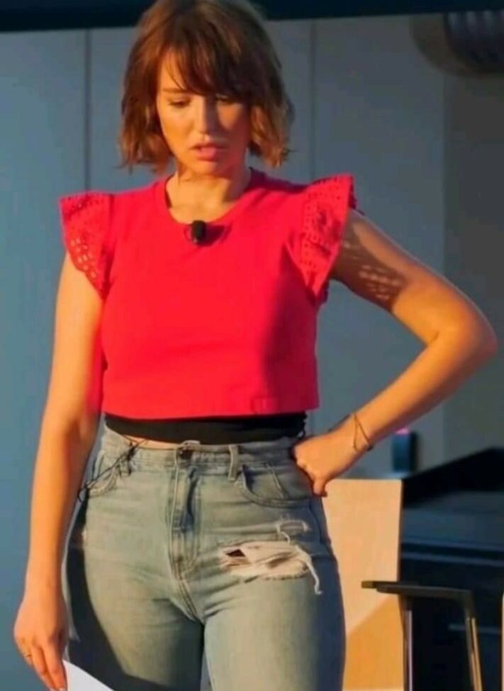 Milana Vayntrub nackt #108889175