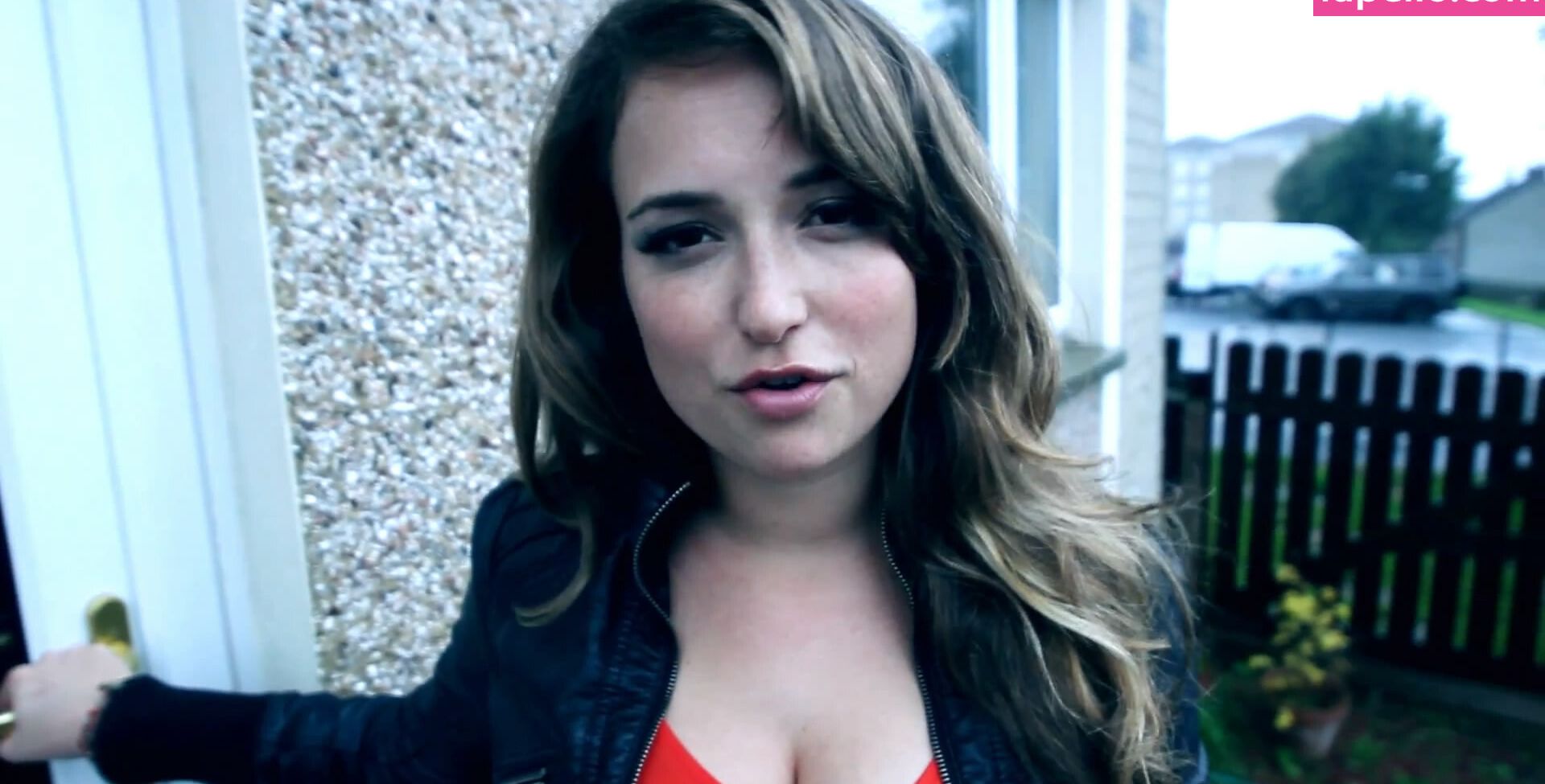 Milana Vayntrub nackt #108889210