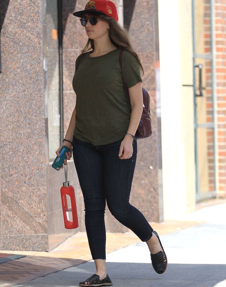 Milana Vayntrub nackt #108889238